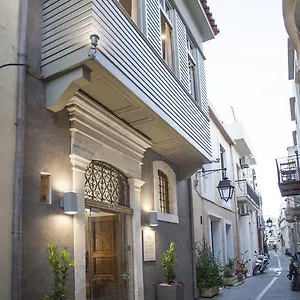https://onar-superior-suites.rethymnohotels.net